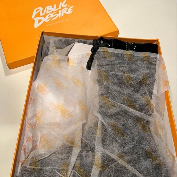 PUBLIC DESIRE KENDALL CHUNKY BOOT US8 - New, Never Worn - Paid $100, Asking $50 - Picture 2 of 2